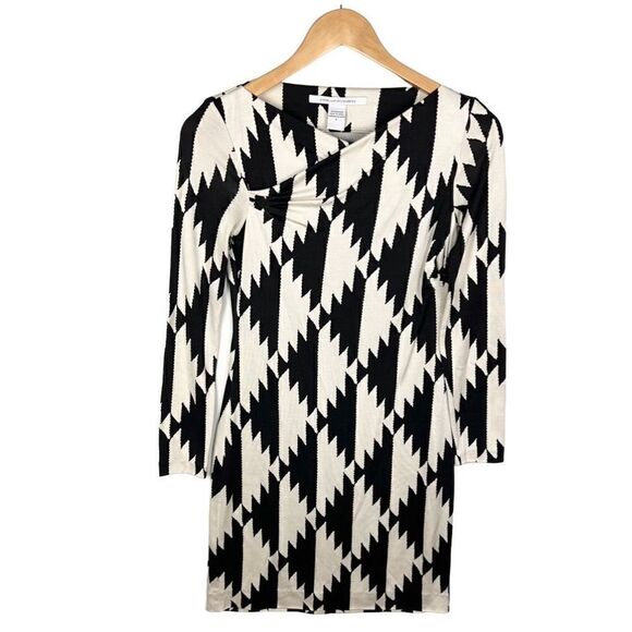 Diane Von Furstenberg Native Hound Aztec Silk Lorah Dress DVF women’s size 2 - Picture 2 of 13